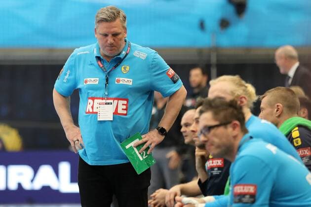 Nikolaj Jacobsen coach head coach RNL disappointed looking disappointment frustration disappointed pessimistic single action action action handball Champions League Rhein Neckar lion HBC Nantes xozx