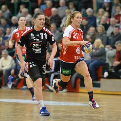 Saskia Putzke SG H2Ku Herrenberg Re Katarina Pavlovic BSV Sachsen Zwickau left BSV Sachsen Zwickau vs SG H2Ku Herrenberg 2 Handball Bundesliga Women 03 03 2018 Zwickau Copyright: xEIBNER BertxHarzerx EP_BHR