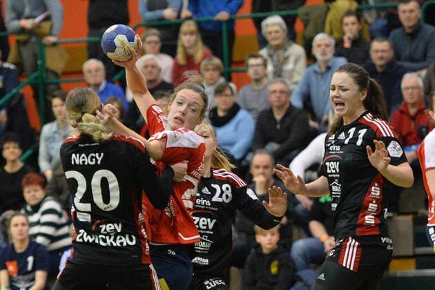 Anika Leppert SG H2Ku Herrenberg on the ball Perta Nagy BSV Sachsen Zwickau and Katarina Pavlovic BSV Sachsen Zwickau re BSV Sachsen Zwickau vs SG H2Ku Herrenberg 2 Handball Bundesliga Women 03 03 2018 Zwickau Copyright: xEIBNER BertxHarzerx EP_BHR