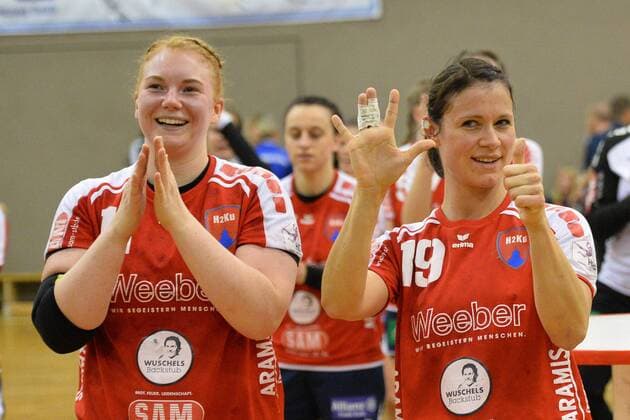 Kerstin Foth SG H2Ku Herrenberg li and Lisa Gebhard SG H2Ku Herrenberg re celebrate the points win with their fans fans BSV Sachsen Zwickau vs SG H2Ku Herrenberg 2 Handball Bundesliga Women 03 03 2018 Zwickau Copyright: xEIBNER BertxHarzerx EP_BHR