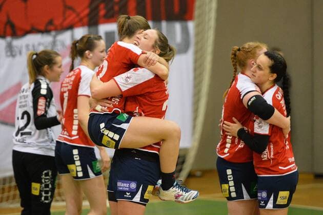Team of SG H2Ku Herrenberg celebrates the points win BSV Sachsen Zwickau vs SG H2Ku Herrenberg 2 Handball Bundesliga Women 03 03 2018 Zwickau Copyright: xEIBNER BertxHarzerx EP_BHR