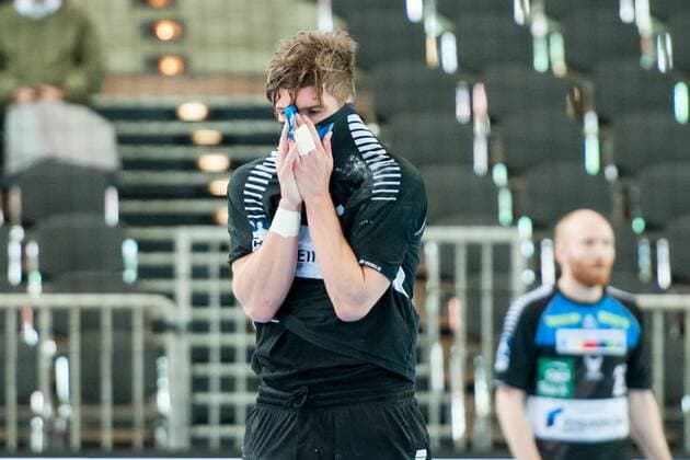 Felix Handschke No. 22 Vikings receives a time penalty and hides his anger under the shirt HC Rhein Viking vs HC Elbflorenz Dresden Handball 2 Bundesliga 03 03 18 Dusseldorf NRW Germany Castello Copyright: xcdn_nszx