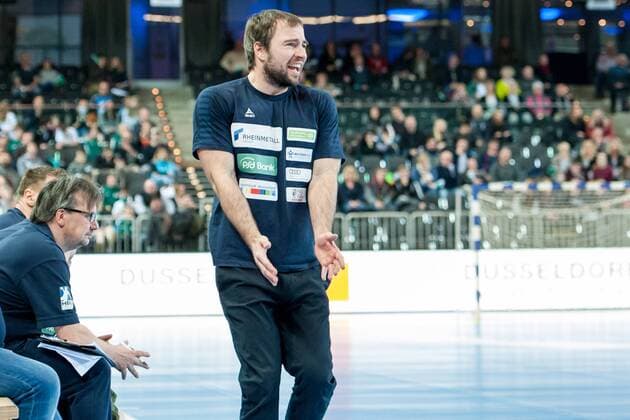 Ceven Klatt Coach Vikings does not approve of the referees decision HC Rhein Vikings HC Elbflorenz Dresden Handball 2 Bundesliga 03 03 18 Dusseldorf NRW Germany Castello Copyright: xcdn_nszx