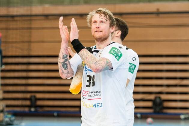 Henning Quade Nr 38 Elbflorenz applaied fans traveling with them after the match HC Rhein Vikings vs. HC Elbflorenz Dresden Handball 2 Bundesliga 03 03 18 Dusseldorf NRW Germany Castello Copyright: xcdn_nszx