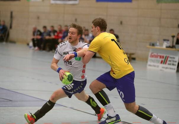 2 HBL HSG Konstanz EHV Aue 33 27 Eric Meinhardt AUE left against Tom Wolf KON Konstanz Copyright: xPeterxPisax Eibner-Pressefotox EP_ppa