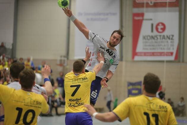 2 HBL HSG Konstanz EHV Aue 33 27 Marc Pechstein AUE at the throw Mathias Riedel KON 7 Konstanz Copyright: xPeterxPisax Eibner-Pressefotox EP_ppa