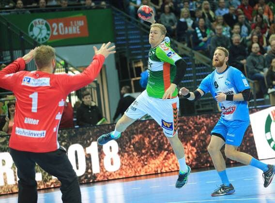 04 03 xfgx Handball DHB Cup 1 4 Final HSG Wetzlar TVB Stuttgart emspor v l Nr 1 Johannes Bitter TVB Stuttgart No. 66 Anton Lindskog HSG Wetzlar Nr 9 Manuel Späth TVB Stuttgart Wetzlar