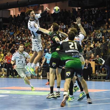 Handball Mens EHF Cup Season 2017 18 Group B Foxes Berlin Helvetia Anaitasuna Fabian Wiede No 3 Foxes Berlin Cristian Martinez No 5 Helvetia Anaitasuna Johan Koch No 77 Foxes Berlin Mikel Aguirrezabalaga No 21 Helvetia Anaitasuna 04 03 18 Copyright: xMichaelxHundtx xMatthiasxKochx