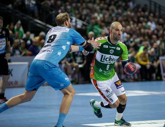 Germany Wetzlar Rittal Arena 04 03 2017 Handball DHB Cup Quarterfinals HSG Wetzlar TVB 1898 Stuttgart Picture of Manuel Spaeth TBV 1898 Stuttgart 9 hi Joao Ferraz HSG Wetzlar 9 Copyright: HMBxMedia ThomasxJäger
