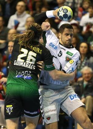 Handball EHF Cup Group B 10 Matchday Füchse Berlin Helvetia Anaitasuna Picture Stipe Mandalinic vs. Dos Santos Maestro Oswaldo Handball EHF Cup Füchse Berlin Helvetia Anaitasuna