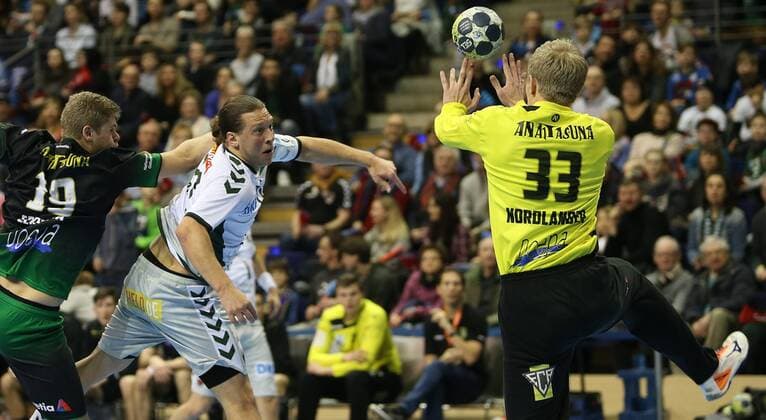 Handball EHF Cup Group B 10 Matchday Füchse Berlin Helvetia Anaitasuna Picture Mattias Zachrisson vs. Nordlander Henrik Handball EHF Cup Füchse Berlin Helvetia Anaitasuna