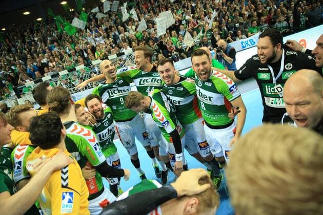 04 03 xfgx Handball DHB Cup 1 4 Final HSG Wetzlar TVB Stuttgart emspor v l cheering for the WEtzlarer team Wetzlar