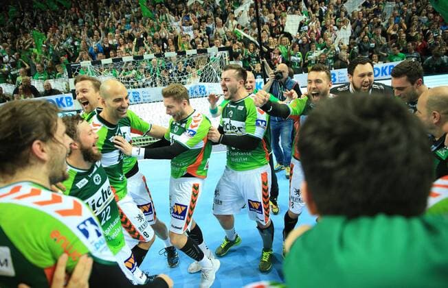04 03 xfgx Handball DHB Cup 1 4 Final HSG Wetzlar TVB Stuttgart emspor v l cheering at the Wetzlarern for No. 80 Jannik Kohlbacher HSG Wetzlar and No. 30 Kasper Kvist HSG Wetzlar Wetzlar