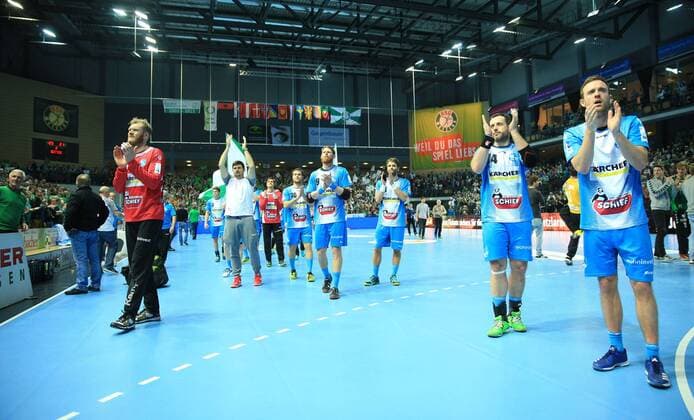 04 03 xfgx Handball DHB Pokal 1 4 Final HSG Wetzlar TVB Stuttgart emporer lutty, thanks to their fans Wetzlar
