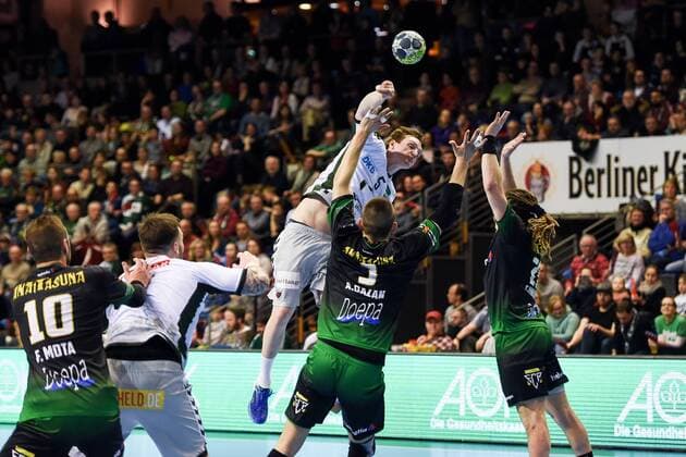 Handball Mens EHF Cup Season 2017 18 Group B Füchse Berlin Helvetia Anaitasuna Filipe Mota Nr 10 Helvetia Anaitasuna Johan Koch Nr 77 Foxes Berlin Oliver Milde Nr 5 Foxes Berlin Antonio Bazan Nr 3 Helvetia Anaitasuna Oswaldo Dos Santos Nr 26 Helvetia Anaitasuna 04 03 18 Copyright: xMichaelxHundtx xMatthiasxKochx