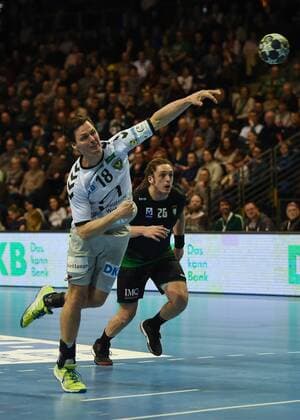 Handball Men EHF Cup Season 2017 18 Group B Foxes Berlin Helvetia Anaitasuna Hans Lindberg No. 18 Foxes Berlin at seven meters 04 03 18 Copyright: xMichaelxHundtx xMatthiasxKochx