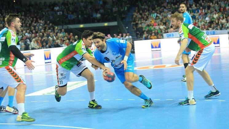 04 03 xfgx Handball DHB Cup 1 4 Final HSG Wetzlar TVB Stuttgart emspor v l No 77 Stefan Cavor HSG Wetzlar No 8 Michael Schweikhardt TVB Stuttgart No. 7 Kristian Björnsen HSG Wetzlar Wetzlar