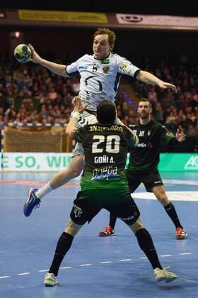Handball Men EHF Cup Season 2017 18 Group B Foxes Berlin Helvetia Anaitasuna Miguel Goni No 20 Helvetia Anaitasuna Oliver Milde No 5 Füchse Berlin 04 03 18 Copyright: xMichaelxHundtx xMatthiasxKochx