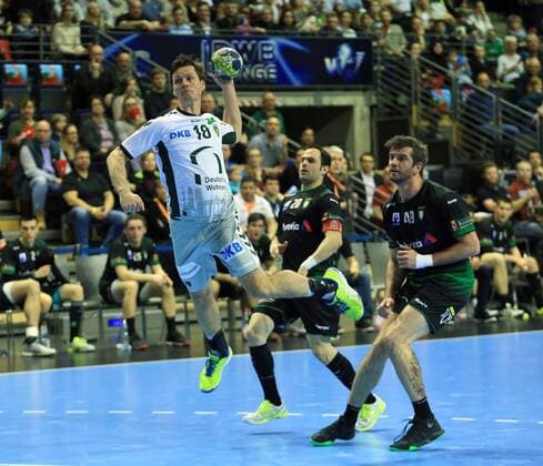 GER EHF Cup 2018 FUECHSE BERLIN VS Helvetia Anaitasuna 04 03 2018 Max Schmeling Halle Berlin GER EHF Cup 2018 FUEL BERLIN VS Helvetia Anaitasuna in the picture Hans Lindberg Fuechse Berlin 18 Miguel Arraras Helvetia Anaitasuna 20 Raul Campos Helvetia Anaitasuna 49 nordphotox xEngler nph00076