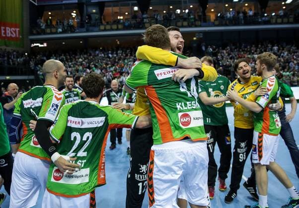 Germany Wetzlar Rittal Arena 04 03 2017 Handball DHB Pokal Quarterfinals HSG Wetzlar TVB 1898 Stuttgart Photo of Evars Klesniks HSG Wertzlar 44 hi Goalkeeper Benjamin Buric HSG Wertzlar 12 are in the arms after the victory Copyright: HMBxMedia ThomasxJäger