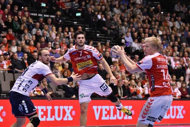 Aalborg Handbold SG Flensburg Handewitt EHF Champions League Aalborg 04 03 18 Aalborg 04 03 18 Sport Handball VELUX EHF Champions League Season 2017 2018 Group stage Aalborg Handbold SG Flensburg Handewitt Magnus Saugstrup Aalborg Handbold 14 Martin Larsen Aalborg Handbold 07 Henrik Toft Hansen SG Flensburg Handewitt 23 xmmkx