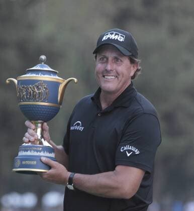 US golfer Phil Mickelson holds the Cup during the final of the World Golf Championship Mexico, at the Golf Club Chapultepec, in Mexico City, Mexico, 4 March 2018. World Golf Championship Mexico !ACHTUNG: NUR REDAKTIONELLE NUTZUNG!  Copyright: xMarioxGuzmánx CMX013 20180305-636558089373204229