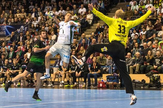 04 03 18 Füchse Berlin Helvetia Anaitasuna EHF Cup Handball Group Stage Men Season 2017 18 Picture Jump to the circle of LA Bjarki Mar Elisson Füchse Berlin Nr 4 m against TH Henrik Nordlander Nr 33 Anaitasuna r xsmmpJPGx