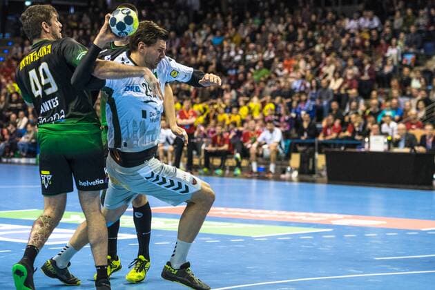 04 03 18 Füchse Berlin Helvetia Anaitasuna EHF Cup Handball Group Stage Men Season 2017 18 Picture Fight on the circle it prevails KL Erik Schmidt Füchse Berlin No. 28 r xsmmpJPGx
