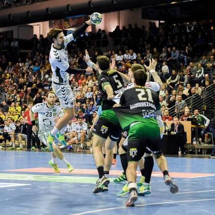 Handball Mens EHF Cup Season 2017 18 Group B Foxes Berlin Helvetia Anaitasuna Fabian Wiede No 3 Foxes Berlin Cristian Martinez No 5 Helvetia Anaitasuna Johan Koch No 77 Foxes Berlin Mikel Aguirrezabalaga No 21 Helvetia Anaitasuna 04 03 18 Copyright: xMichaelxHundtx xMatthiasxKochx