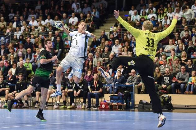 Handball Mens EHF Cup Season 2017 18 Group B Foxes Berlin Helvetia Anaitasuna Raul Nantes No 49 Helvetia Anaitasuna Bjarki Elisson No 4 Füchse Berlin TW Henrik Nordlander Nr 33 Helvetia Anaitasuna 04 03 18 Copyright: xMichaelxHundtx xMatthiasxKochx