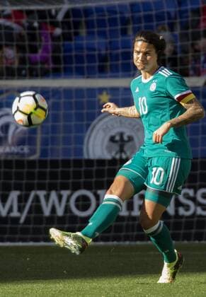 HARRISON, NJ - MARCH 04: Dzsenifer Marozsan (10) of Germany makes a pass during a She Believes Cup match between England and Germany, on March 04, 2018, at Red Bull Arena, in Harrison, N.J. The game ended in a 2-2 tie. (Photo by Tony Quinn Icon Sportswire) SOCCER: MAR 04 SheBelieves Cup - England v Germany Icon25518030404 EDITORIAL USE ONLY
