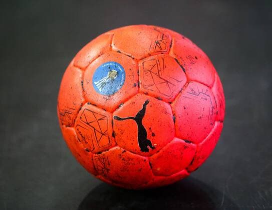 Leipzig 04 03 2018 Arena Leipzig Handball DKB Bundesliga 23 Matchday SC DHfK Leipzig The Owls Ludwigshafen 23 20 9 10 In the picture Puma handball with IHF logo