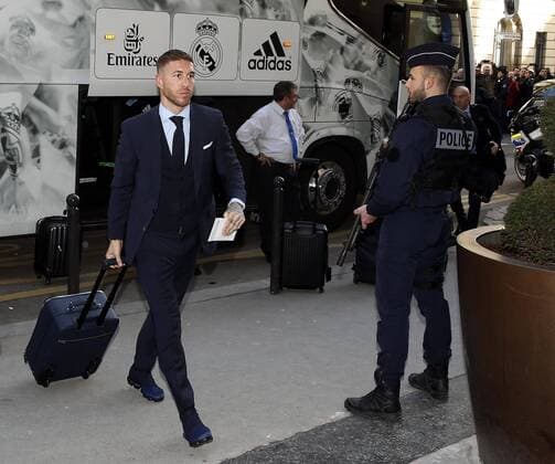 Los jugadores del Real Madrid llegan a su hotel de concentración en París. En la imagen, Sergio Ramos.The Real Madrid players arrive at their meeting hotel in Paris. In this picture, Sergio Ramos. 