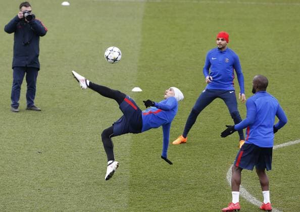 Entrenamiento del PSG en la ciudad deportiva. En la imagen, Di María, Kurzawa y Lass Diarra. PSG training session. In this picture, Di María, Kurzawa and Lass Diarra. 