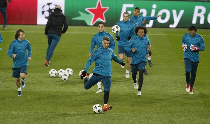 Entrenamiento del Real Madrid en el estadio del PSG antes de la vuelta de 1 8 de la Liga de Campeones. En la imagen, Modric, Cristiano Ronaldo, Marcelo y Keylor Navas. Real Madrid training session at PSG stadium before the second leg of 1 8 Champions League. In this picture, Modric, Cristiano Ronaldo, Marcelo and Keylor Navas. 