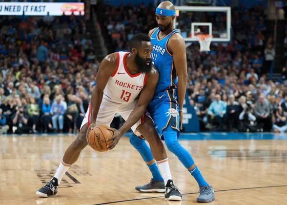 Themen der Woche - SPORT Bilder des Tages - SPORT OKLAHOMA CITY, OK - MARCH 06: Houston Rockets Guard James Harden (13) looking to make a play while Oklahoma City Thunder Forward Corey Brewer (3) plays defense on March 06, 2018 at Chesapeake Energy Arena in Oklahoma City, OK.(Photo by Torrey Purvey Icon Sportswire) NBA Basketball Herren USA MAR 06 Rockets at Thunder Icon1512130102146 EDITORIAL USE ONLY