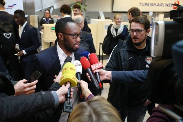 SOCCER - EL, Dortmund vs RBS SALZBURG,AUSTRIA,07.MAR.18 - SOCCER - UEFA Europa League, last sixteen, Borussia Dortmund vs Red Bull Salzburg, preview, departure RBS from Salzburg airport. Image shows Reinhold Yabo (RBS). GEPAxpictures xMathiasxMandl