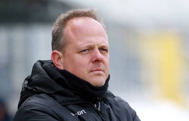 Coach Daniel Weber VfR Garching Soccer Grünwalderstadion Regionalliga Bayern 04 03 2018 FC Bayern II VfR Garching