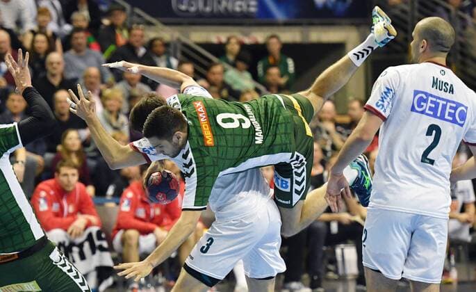 Niklas Danowski Magdeburg with ball in front Stipe Mandalinic Foxes Foxes Berlin SC Magdeburg DHB Cup Quarterfinals 2017 2018 Men Men Handball Germany Germany Max Schmeling Halle Berlin 7 3 2018