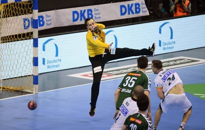 Handball DHB Pokal 07 03 2018 Berlin Max Schmeling Halle Quarterfinal Füchse Berlin Füchse SC Magdeburg 29 30 fltr Silvio HEINEVETTER 12 TW Fuechse geg Christian O «SULLIVAN 24 SCM Marko KOPLJAR 35 Fuechse SC Magdeburg qualify for the Final Four