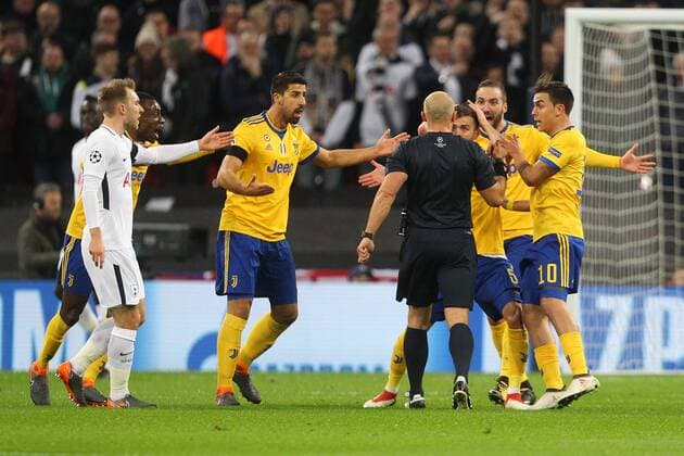 Tottenham Hotspur v Juventus UEFA Champions League The Juventus players surround Referee Szymon Marciniak appealing for a penalty during the UEFA Champions League match at Wembley Stadium, London Content Not Available For UK Newspapers Copyright: xPaulxChestertonx FIL-11460-0024