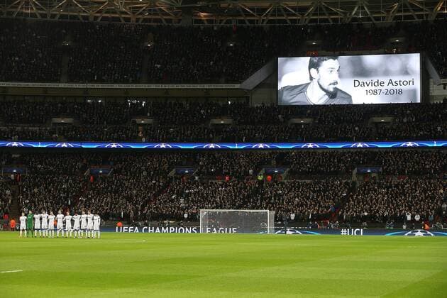 Tottenham Hotspur v Juventus UEFA Champions League Players and fans observe a minutes silence for Davide Astori before the UEFA Champions League match at Wembley Stadium, London Content Not Available For UK Newspapers Copyright: xPaulxChestertonx FIL-11460-0038
