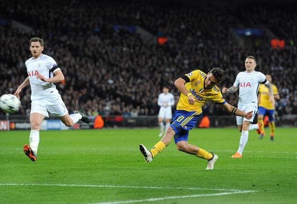 Football - 2017 2018 UEFA Champions League - Round of Sixteen, Second Leg: Tottenham Hotspur (2) vs. Juventus (2) Paulo Dybala of Juventus scores goal no 2, at Wembley Stadium. COLORSPORT ANDREW COWIE 