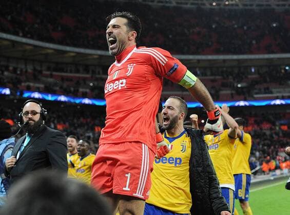 Football - 2017 2018 UEFA Champions League - Round of Sixteen, Second Leg: Tottenham Hotspur (2) vs. Juventus (2) Gianluigi Buffon of Juventus celebrates with team mates and the Italian fans at the final whistle, at Wembley Stadium. COLORSPORT ANDREW COWIE 