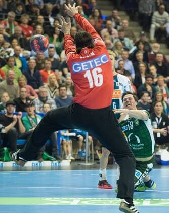 lf Torhueter Jannick Green Krejberg 16 SCM Hans Lindberg 18 B Handball DHB Pokal Season 2017 2018 Quarterfinal Fuechse Berlin SC Magdeburg in Berlin Germany on 07 03 2018