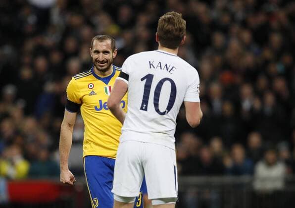 Juventus Giorgio Chiellini watches Tottenham?s Harry Kane during the Champions League Round of 16 match at Wembley Stadium, London. Picture date: March 7th 2018. Picture credit should read: David Klein Sportimage EDITORIAL USE ONLY. No use with unauthorised audio, video, data, fixture lists, club league logos or live services. Online in-match use limited to 120 images, no video emulation. No use in betting, games or single club league player publications.