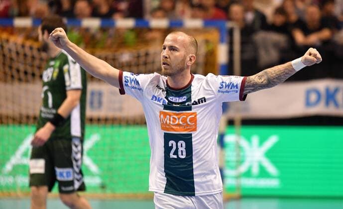 Robert Weber Magdeburg rejoins for a goal Füchse Berlin SC Magdeburg REWE Cup Quarterfinals 2017 2018 Men Men Handball Germany Germany Max Schmeling Halle Berlin 7 3 2018