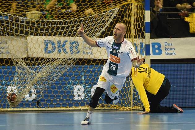 Handball Men DHB Cup Season 2017 18 Quarterfinal Füchse Berlin SC Magdeburg Robert Weber No. 28 SC Magdeburg TW Silvio Heinevetter No. 12 Füchse Berlin 07 03 18 Copyright: xMichaelxHundtx xMatthiasxKochx