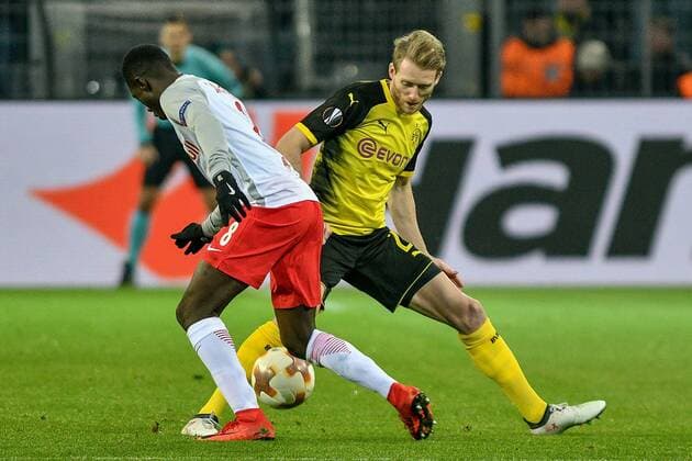 GER 1 FBL Borussia Dortmund vs RB Salzburg 08 03 2018 Signal Iduna Park Dortmund GER 1 FBL Borussia Dortmund vs RB Salzburg im Bild in the fight Diadie Samassekou 8 RB Salzburg Andre Schuerrle Schürrle 21 Borussia Dortmund nph Mauelshagen nph00321