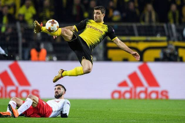 Munas Dabbur FC Salzburg 9 and Sokratis Borussia Dortmund 25 in the Europa League Round of 16 between Borussia Dortmund and FC Salzburg on 08 03 2018 Dortmund Copyright: xSchuelerx xEibnerx-xPressefotox EP_JSE